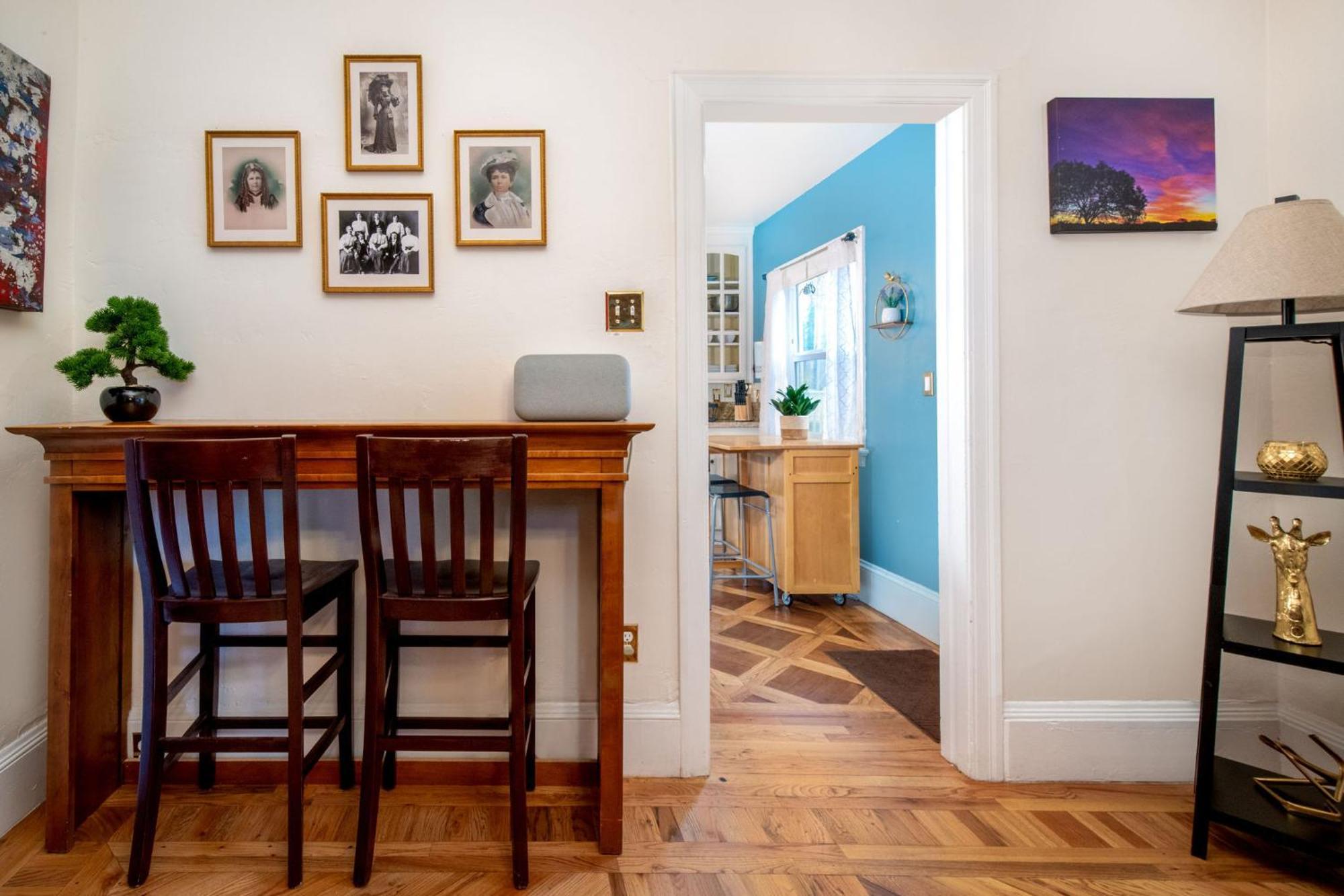 The Golden Parlor- Historic Victorian, Hot Tub * Grass Valley