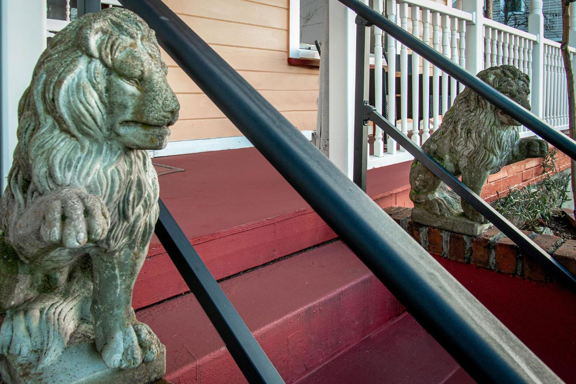 The Golden Parlor- Historic Victorian, Hot Tub Holiday home Grass Valley