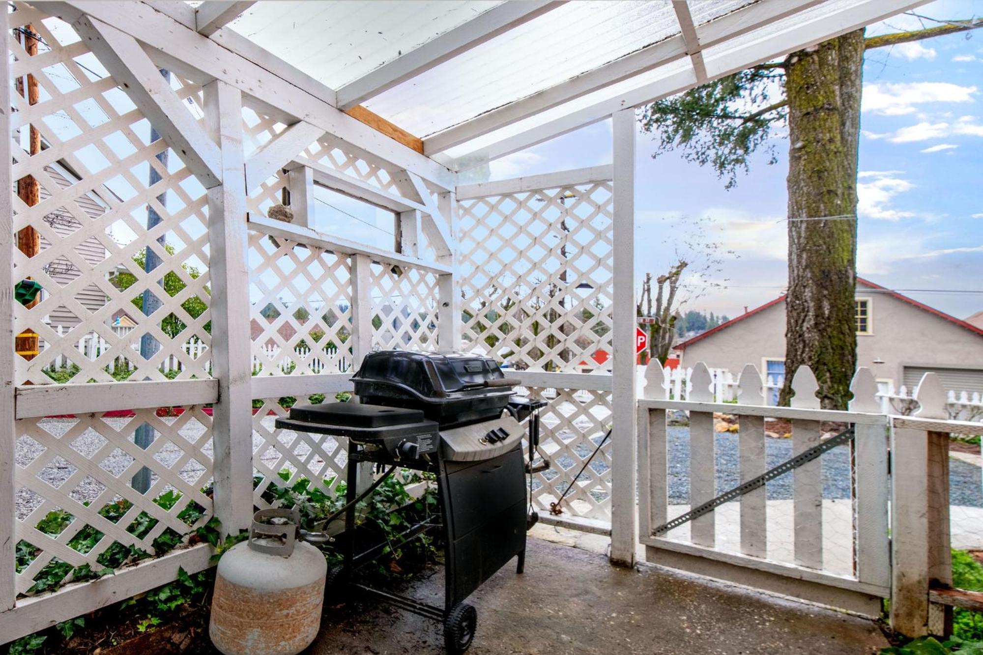 Holiday home The Golden Parlor- Historic Victorian, Hot Tub *