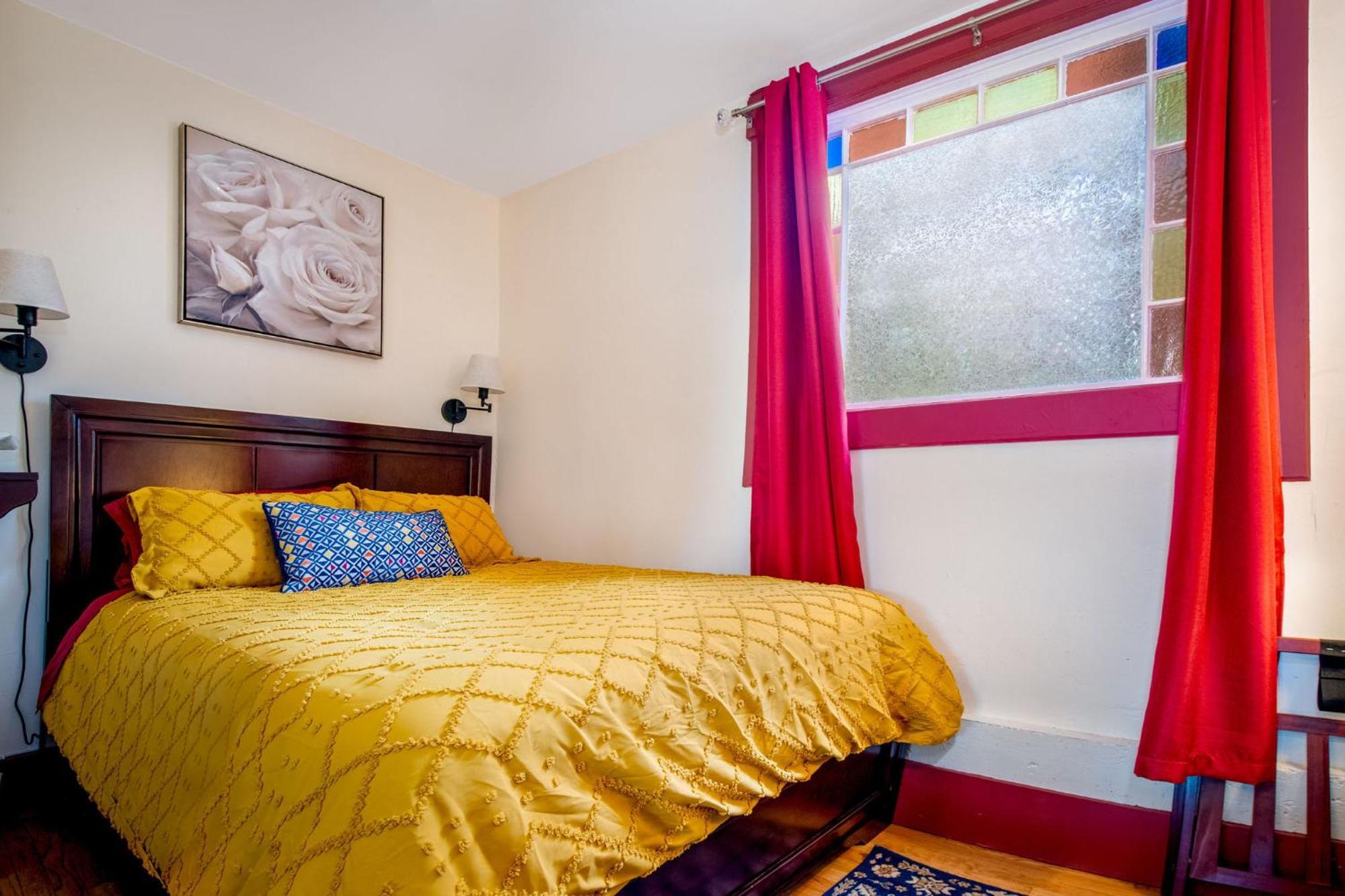The Golden Parlor- Historic Victorian, Hot Tub * Grass Valley