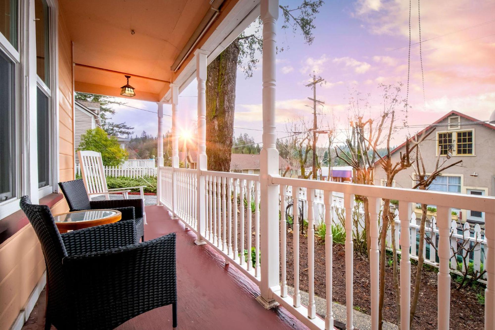 The Golden Parlor- Historic Victorian, Hot Tub * Grass Valley