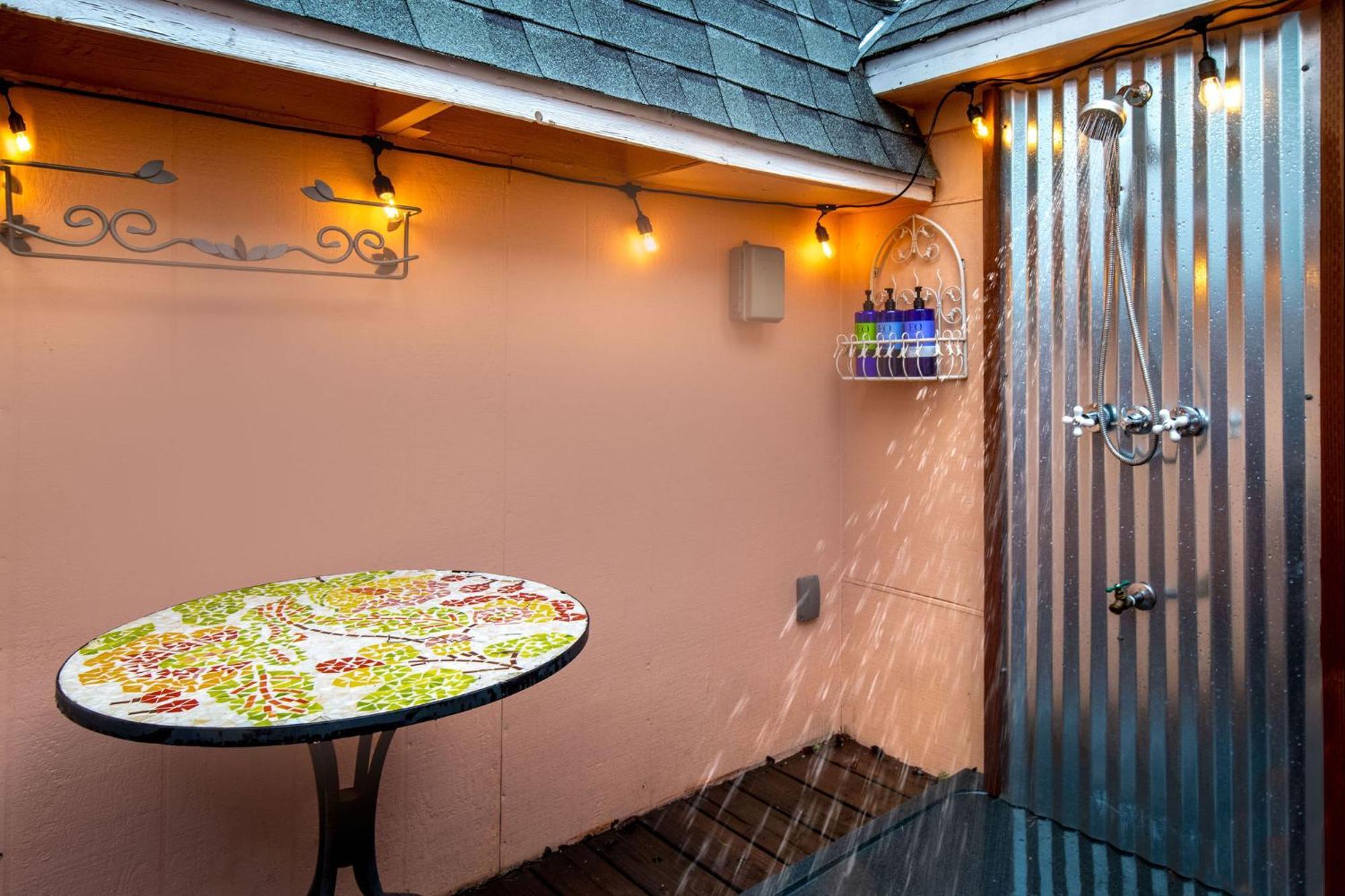 The Golden Parlor- Historic Victorian, Hot Tub Holiday home Grass Valley