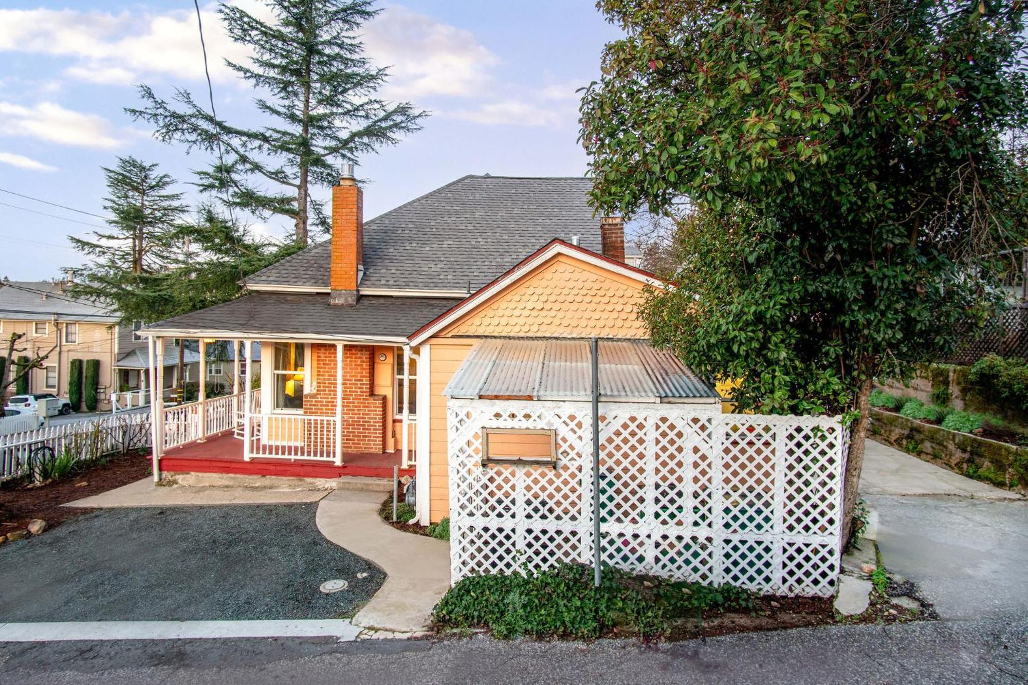 The Golden Parlor- Historic Victorian, Hot Tub * Grass Valley